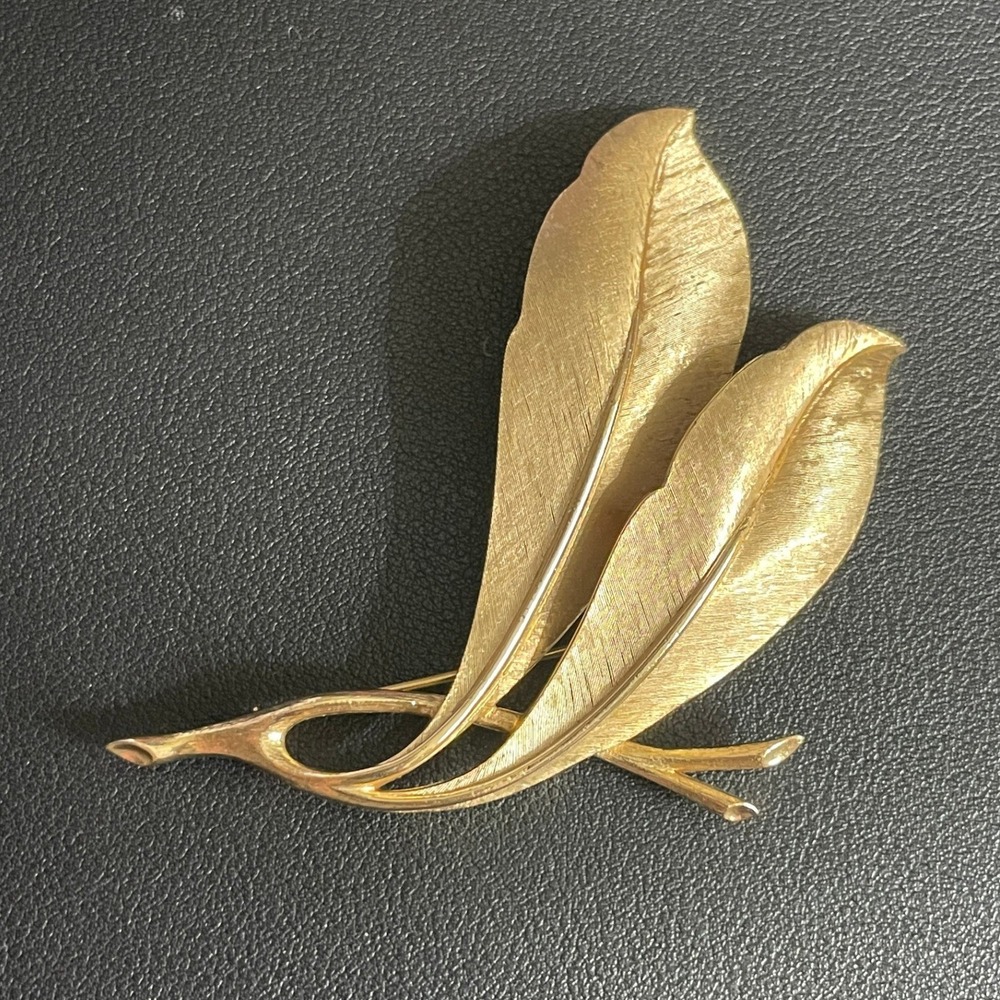 Vintage Crown Trifari Leaf Brooch Gold Tone Midcentury Botanical Pin